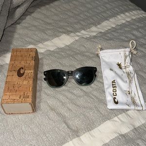 Women’s costa sunglasses only worn a few times